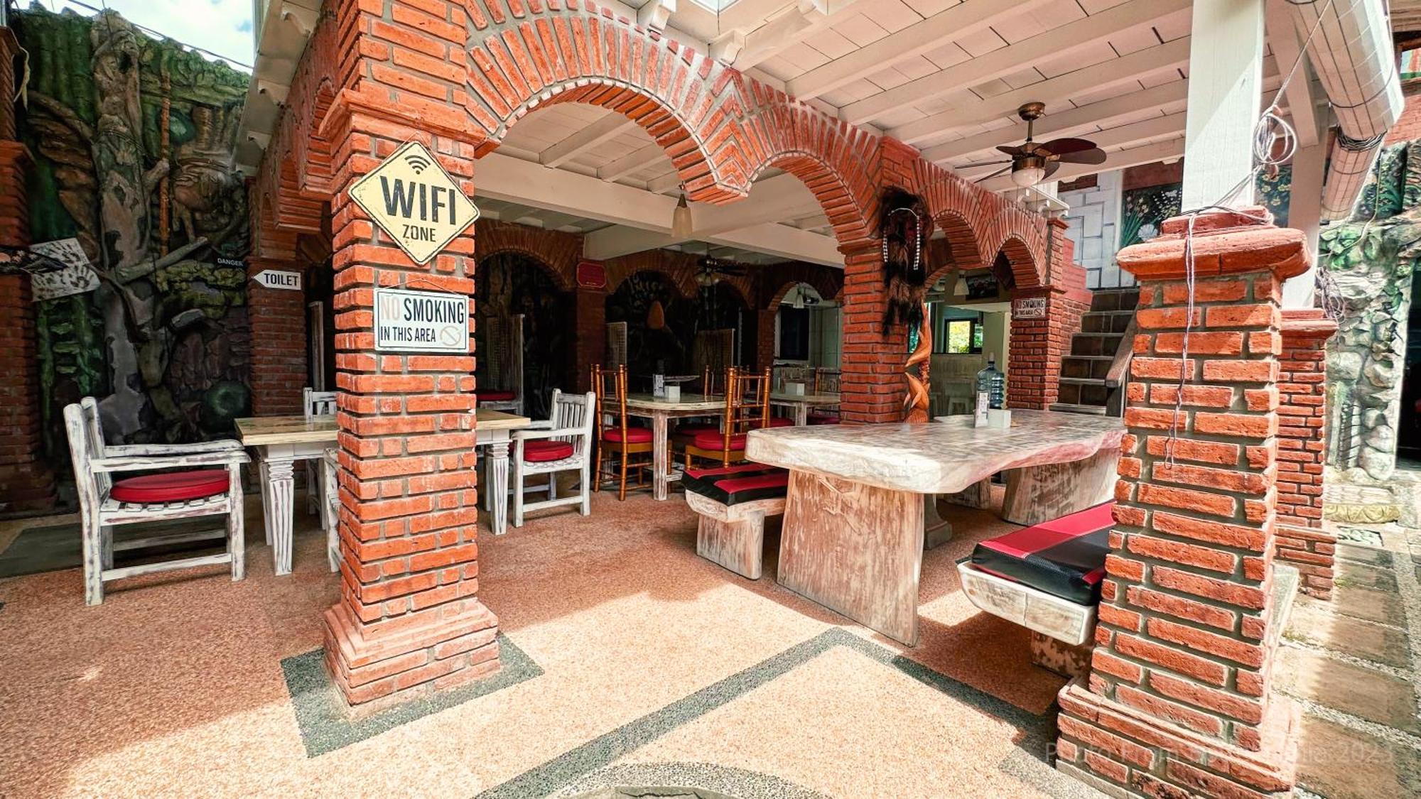 Bottelmania Hotel Lovina  Exterior photo